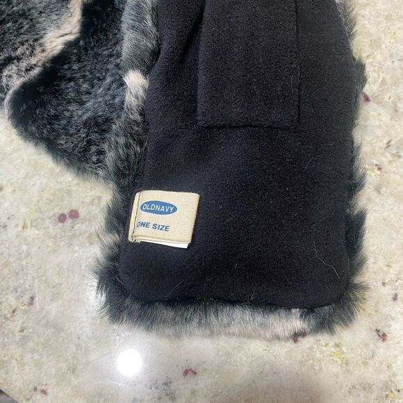 New women’s grey and‎ black Old Navy scarf - Picture 2 of 4